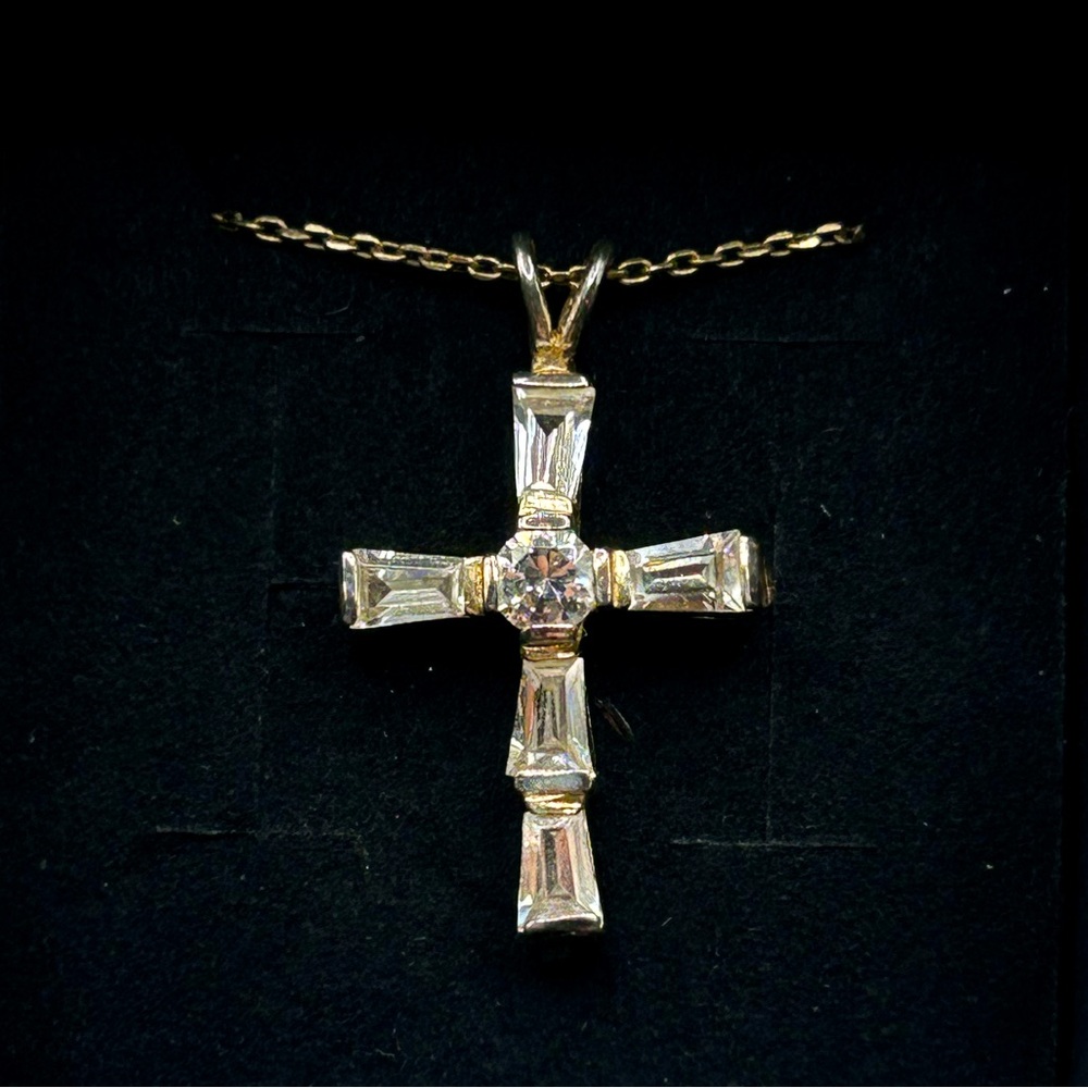 Elegant Sterling Silver 925 Cubic Zirconia Cross Necklace Religious Faith Prayer
